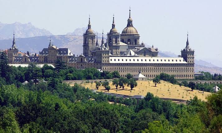 Segovia + Monasterio de San Lorenzo del Escorial